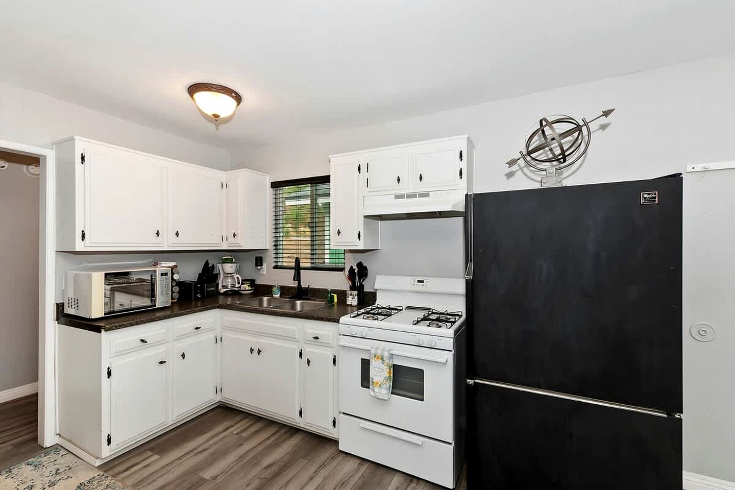 Your Romantic Getaway: Cozy Cabin with Hot Tub in Big Bear