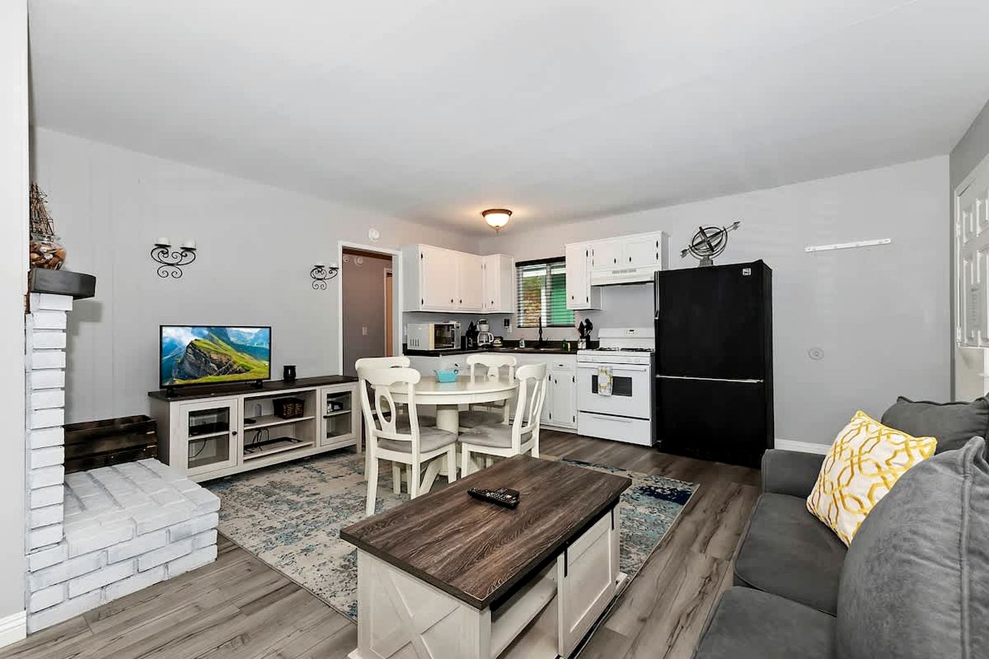 Your Romantic Getaway: Cozy Cabin with Hot Tub in Big Bear