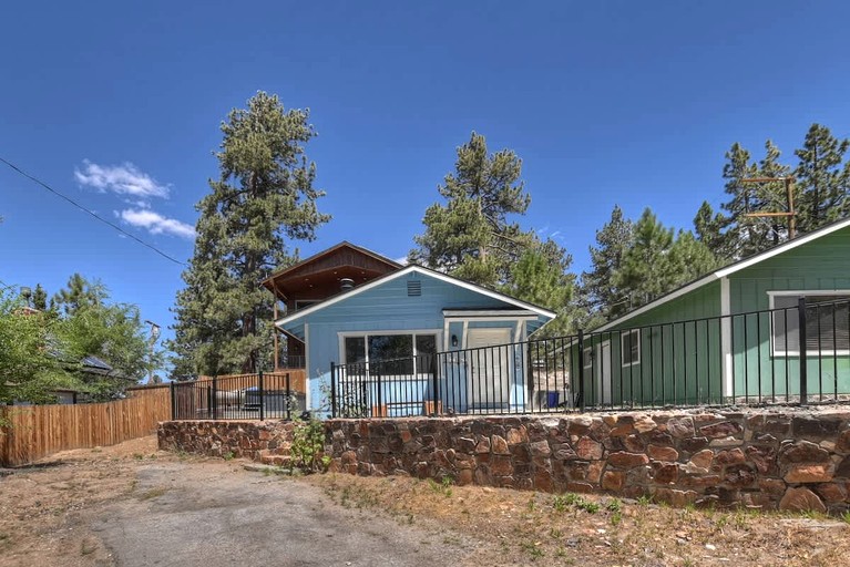Cabins (United States of America, Big Bear Lake, California)