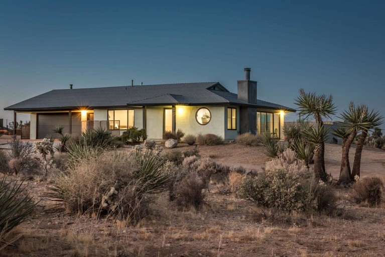 Joshua Tree Glamping Oasis with Outdoor Shower and Private Hot Tub, near Palm Springs, California