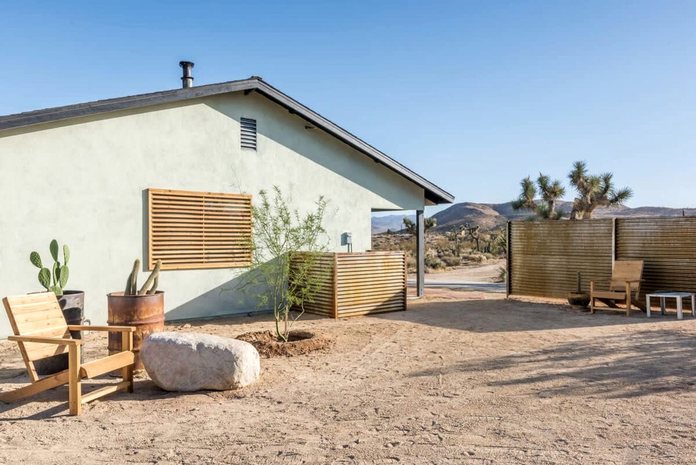 Joshua Tree Glamping Oasis with Outdoor Shower and Private Hot Tub, near Palm Springs, California