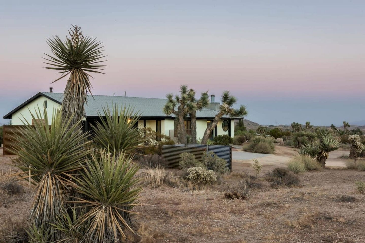 Joshua Tree Glamping Oasis with Outdoor Shower and Private Hot Tub, near Palm Springs, California