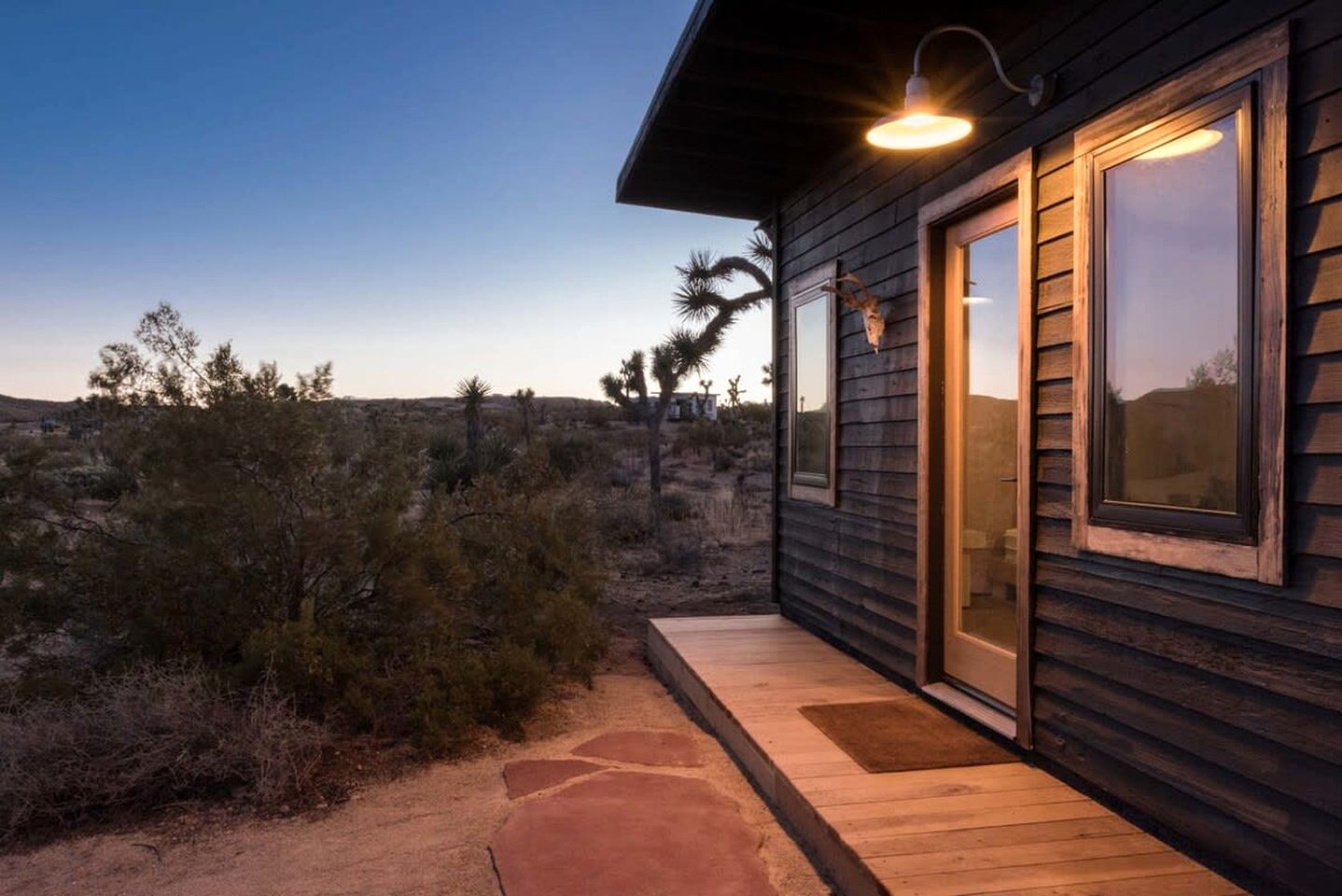 Joshua Tree Glamping Oasis with Outdoor Shower and Private Hot Tub, near Palm Springs, California