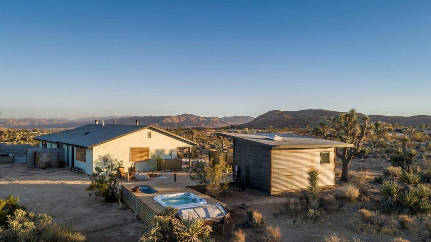 Joshua Tree Glamping Oasis with Outdoor Shower and Private Hot Tub, near Palm Springs, California