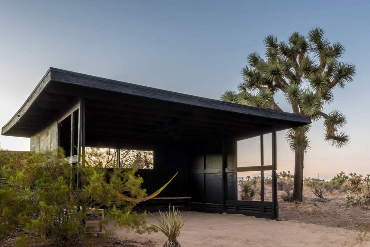 Joshua Tree Glamping Oasis with Outdoor Shower and Private Hot Tub, near Palm Springs, California
