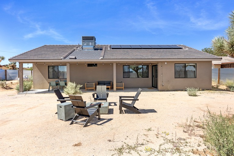 Fantastic Vacation Rental with Fire Pit and Gorgeous Desert Views in Yucca Valley, California