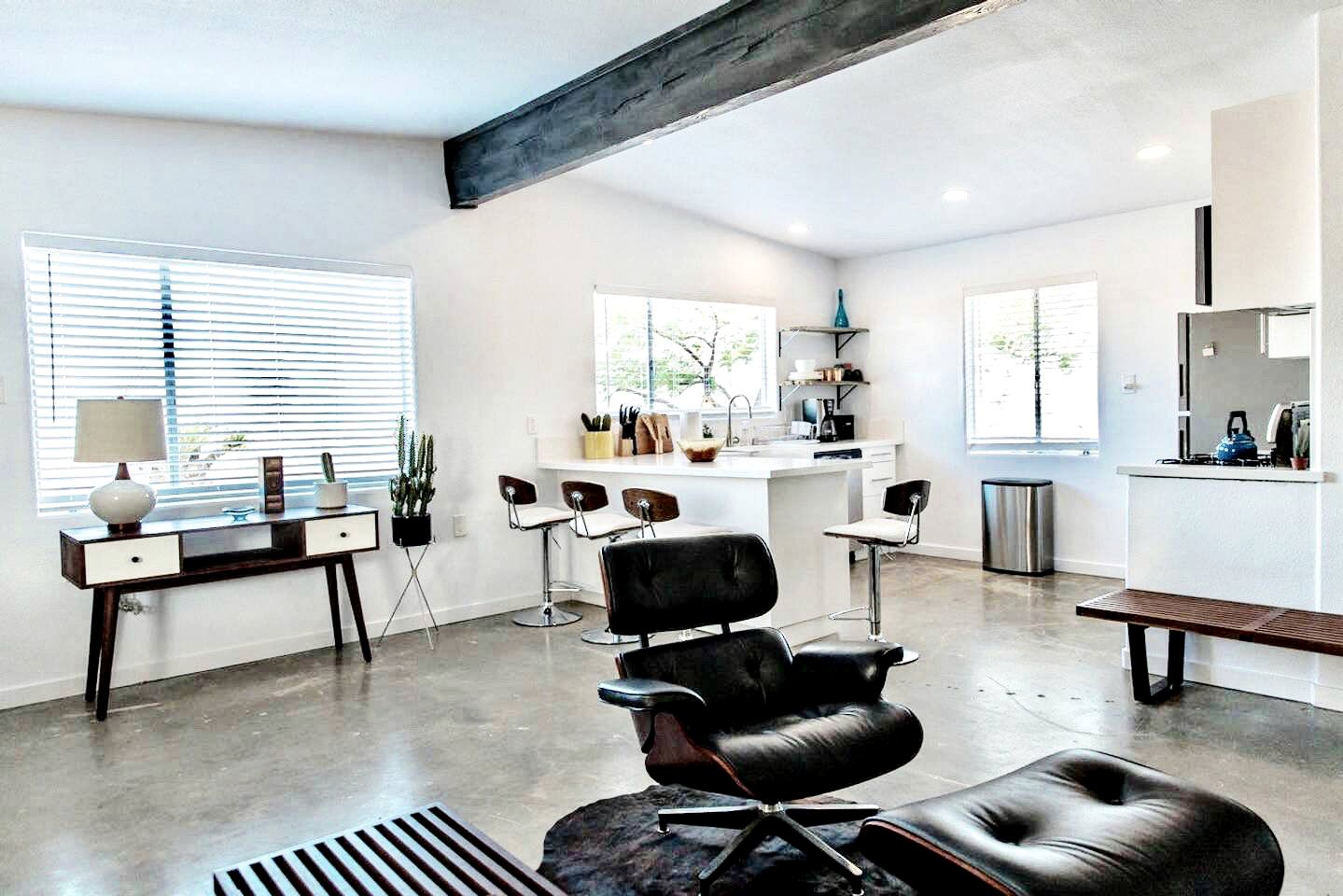 Yucca Valley Glampiing Spot with Hot-Tub and Full Amenities