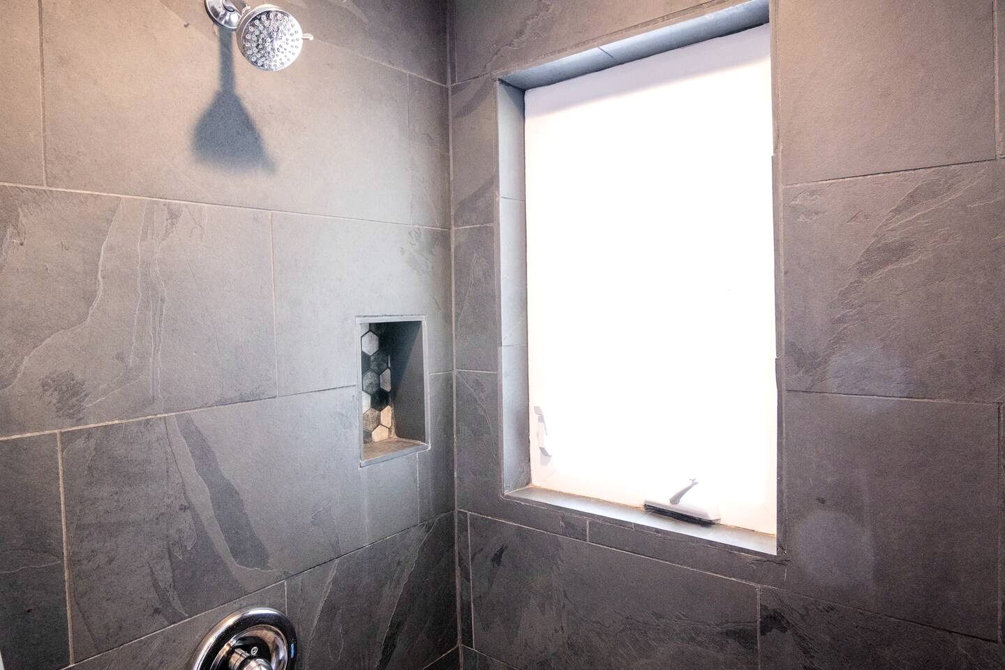 Yucca Valley Glampiing Spot with Hot-Tub and Full Amenities