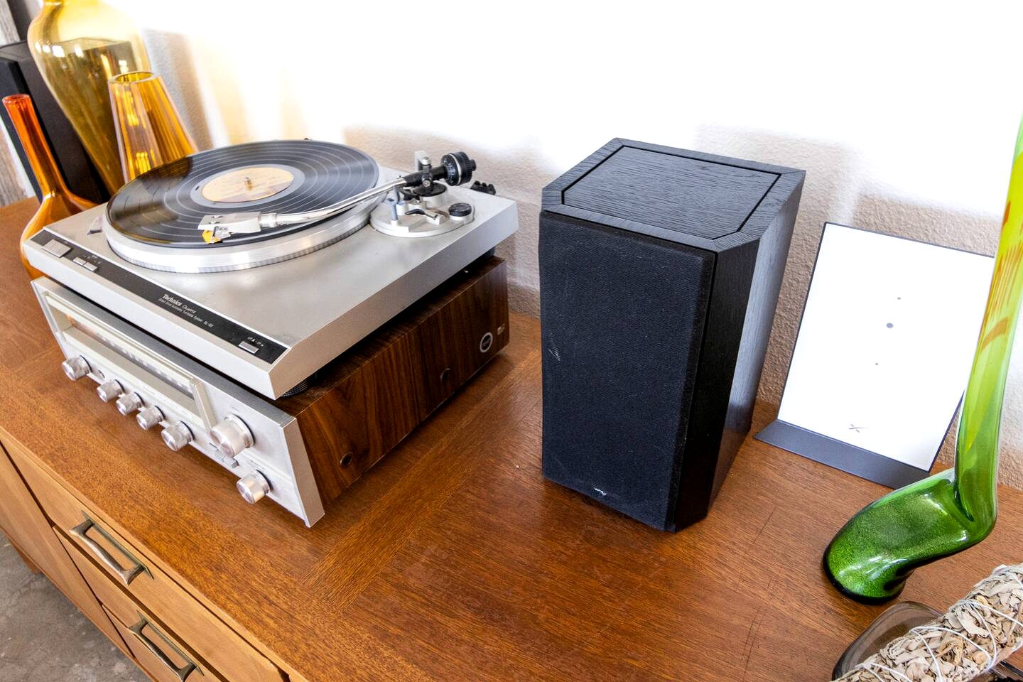 Yucca Valley Glampiing Spot with Hot-Tub and Full Amenities