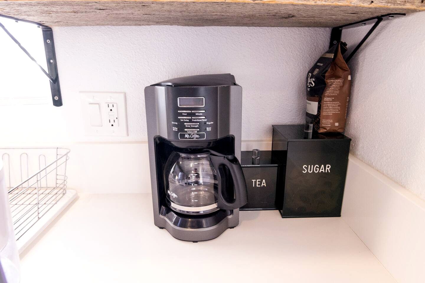 Yucca Valley Glampiing Spot with Hot-Tub and Full Amenities