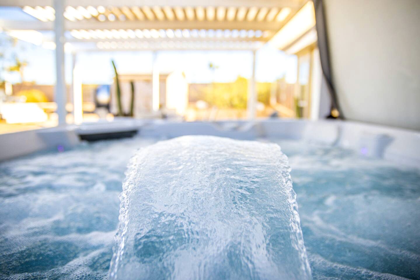 Yucca Valley Glampiing Spot with Hot-Tub and Full Amenities