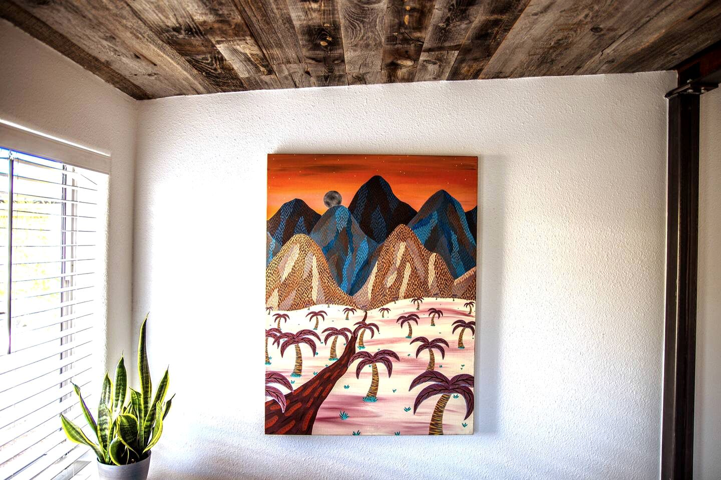 Yucca Valley Glampiing Spot with Hot-Tub and Full Amenities