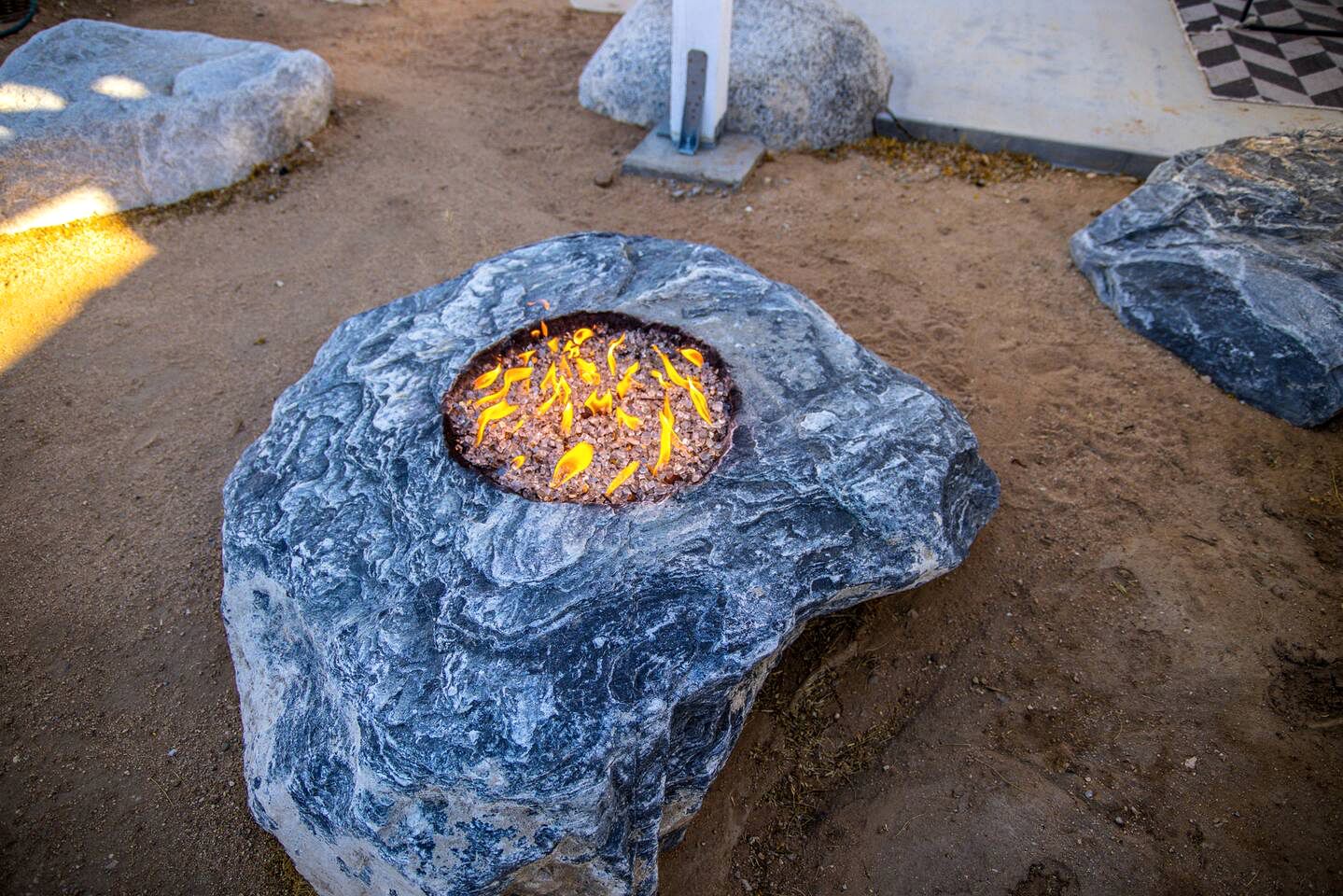 Yucca Valley Glampiing Spot with Hot-Tub and Full Amenities