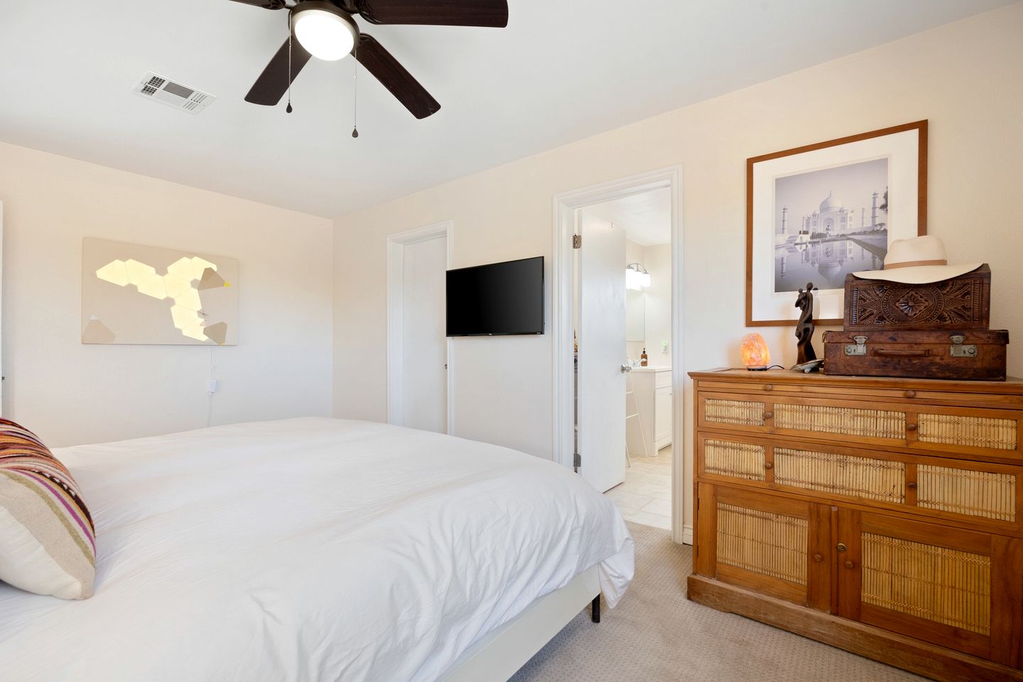 Exquisite Rental Beautifully Design in Yucca Valley, California