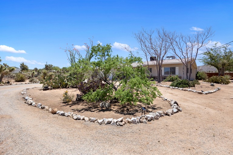 Cabins (United States of America, Yucca Valley, California)