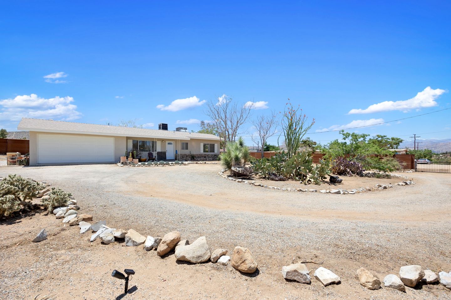 Exquisite Rental Beautifully Design in Yucca Valley, California