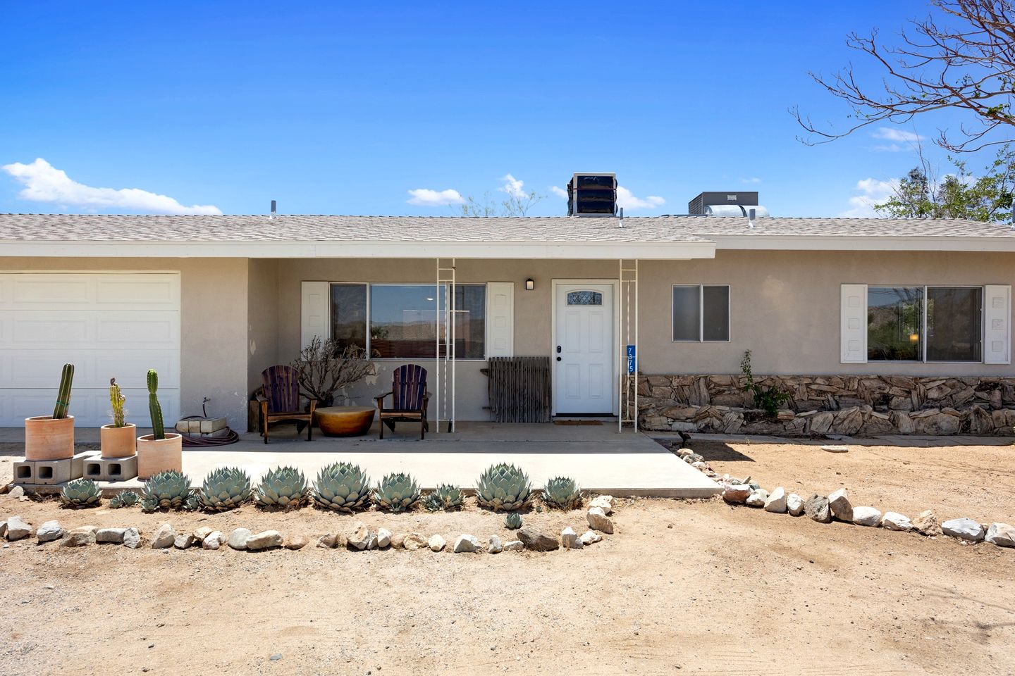 Exquisite Rental Beautifully Design in Yucca Valley, California