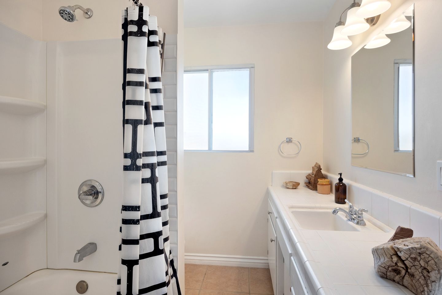 Exquisite Rental Beautifully Design in Yucca Valley, California