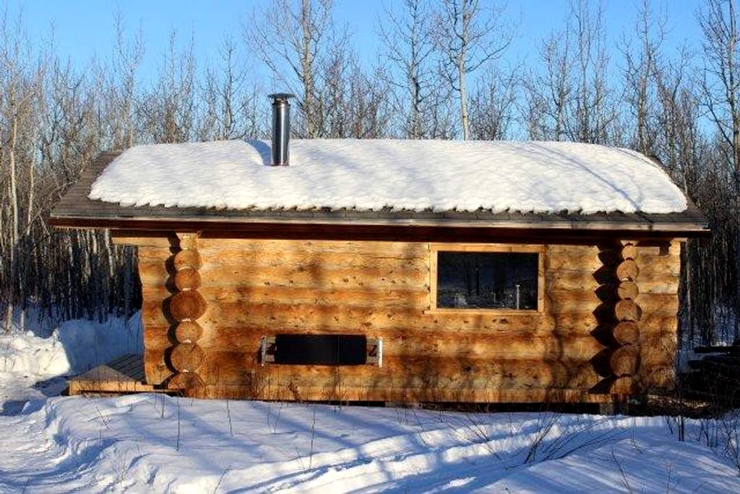 Remote Log Cabin Rental near Whitehorse in Yukon