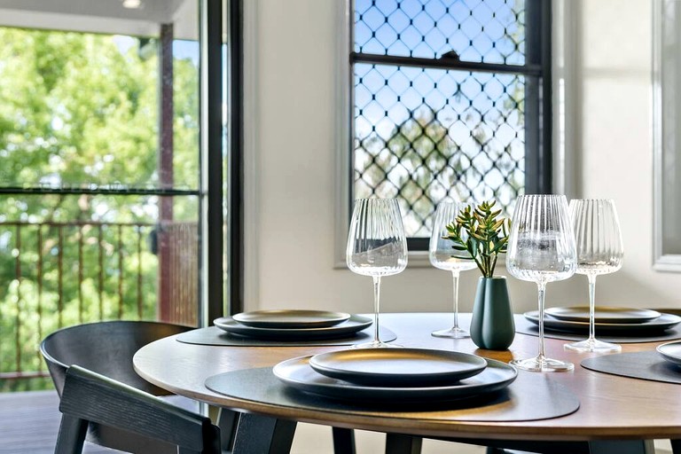 Vacation Rentals (Australia, Ravensbourne, Queensland)