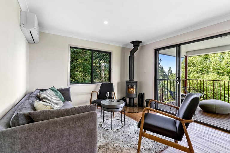 Vacation Rentals (Australia, Ravensbourne, Queensland)