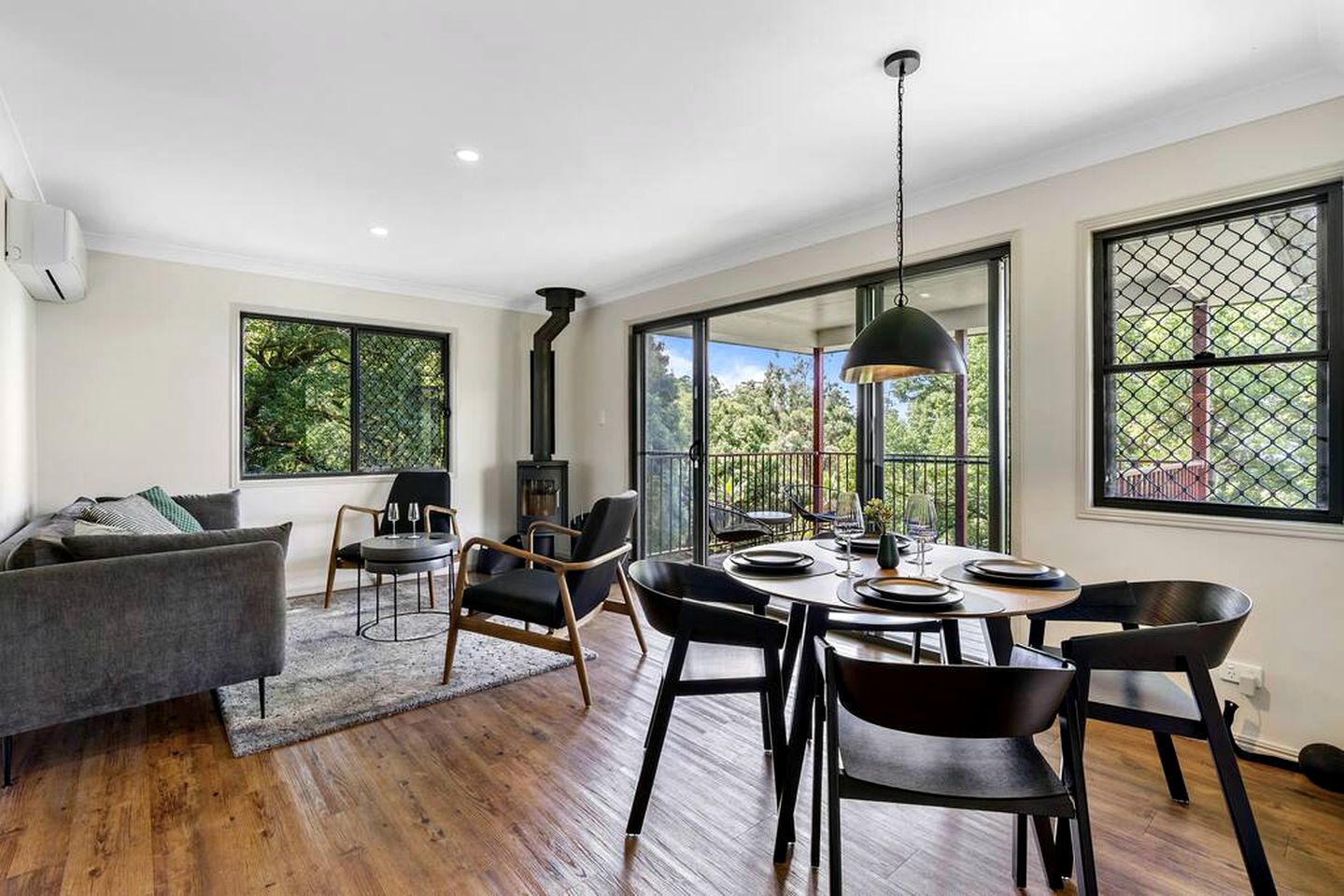 Luxury Cabin Rental for Romantic Getaways to Nature in Queensland, Australia