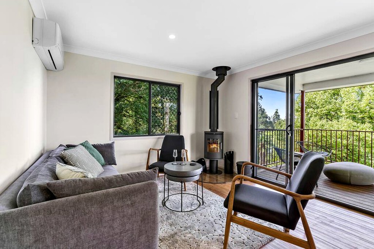 Vacation Rentals (Australia, Ravensbourne, Queensland)