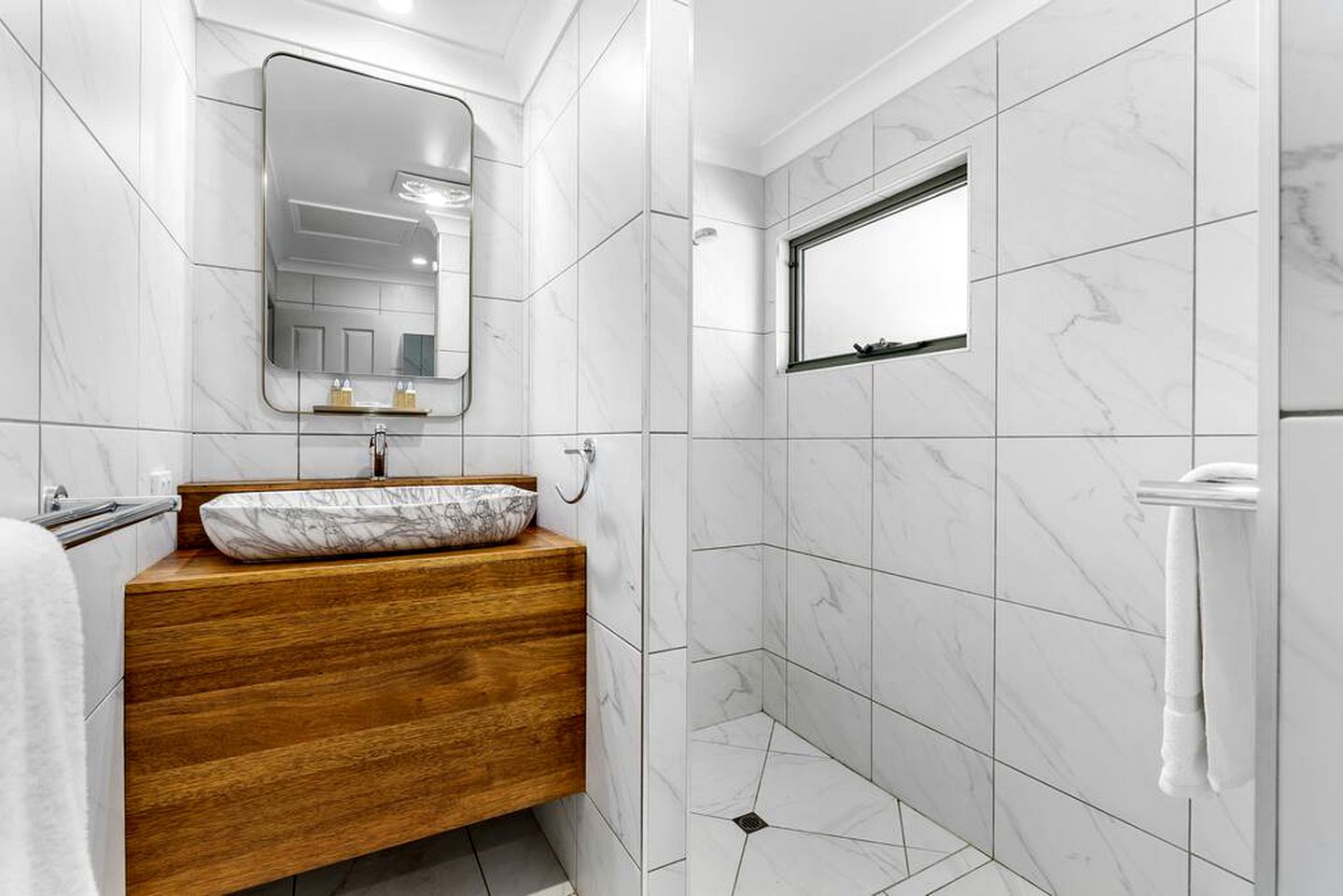 Luxury Cabin Rental for Romantic Getaways to Nature in Queensland, Australia