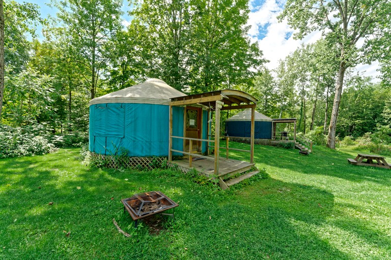 This fantastic Upstate New York glamping retreat is perfect for outdoor enthusiasts.