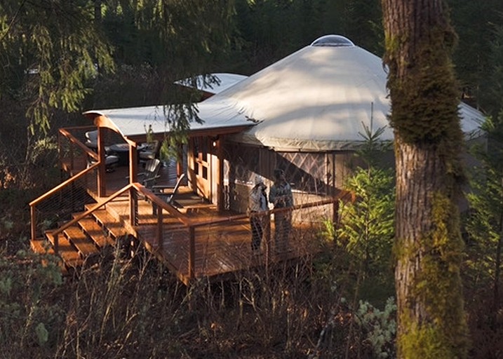 Luxurious Creekside Yurt with Stargazing Dome & Firepit near Carson, Washington