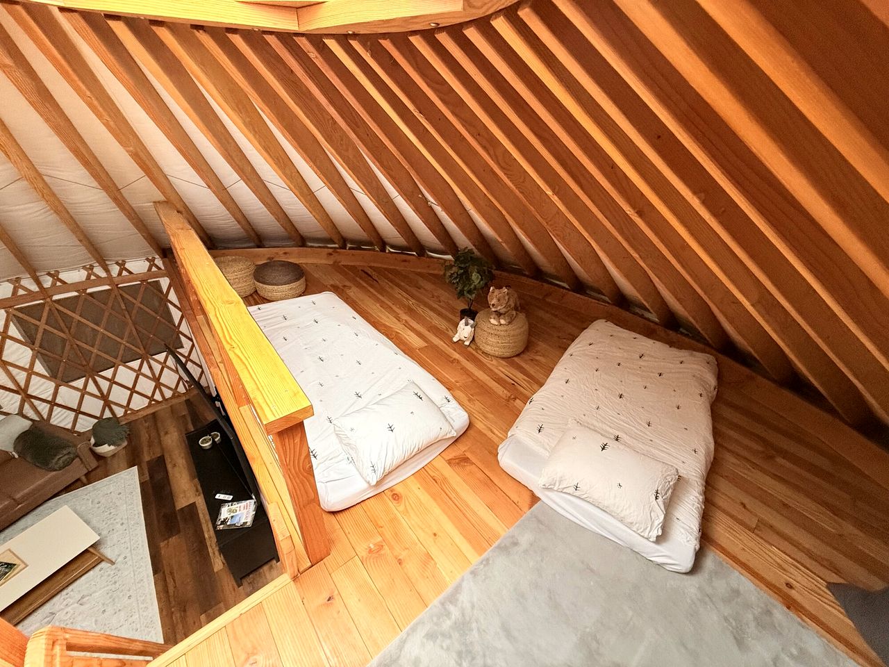 Modern Luxury Yurt with Firepit Table & Skylit Dome near Carson, Washington
