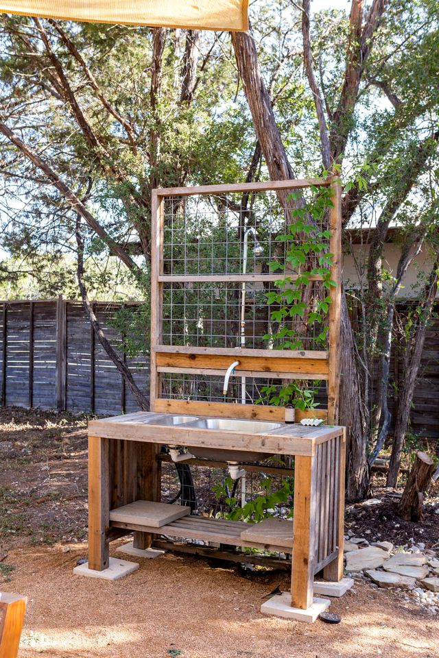 Delightful and Homey Yurt For Scenic Hiking and Relaxing Views of Lake Travis and Lake Austin in Lakeway, Texas