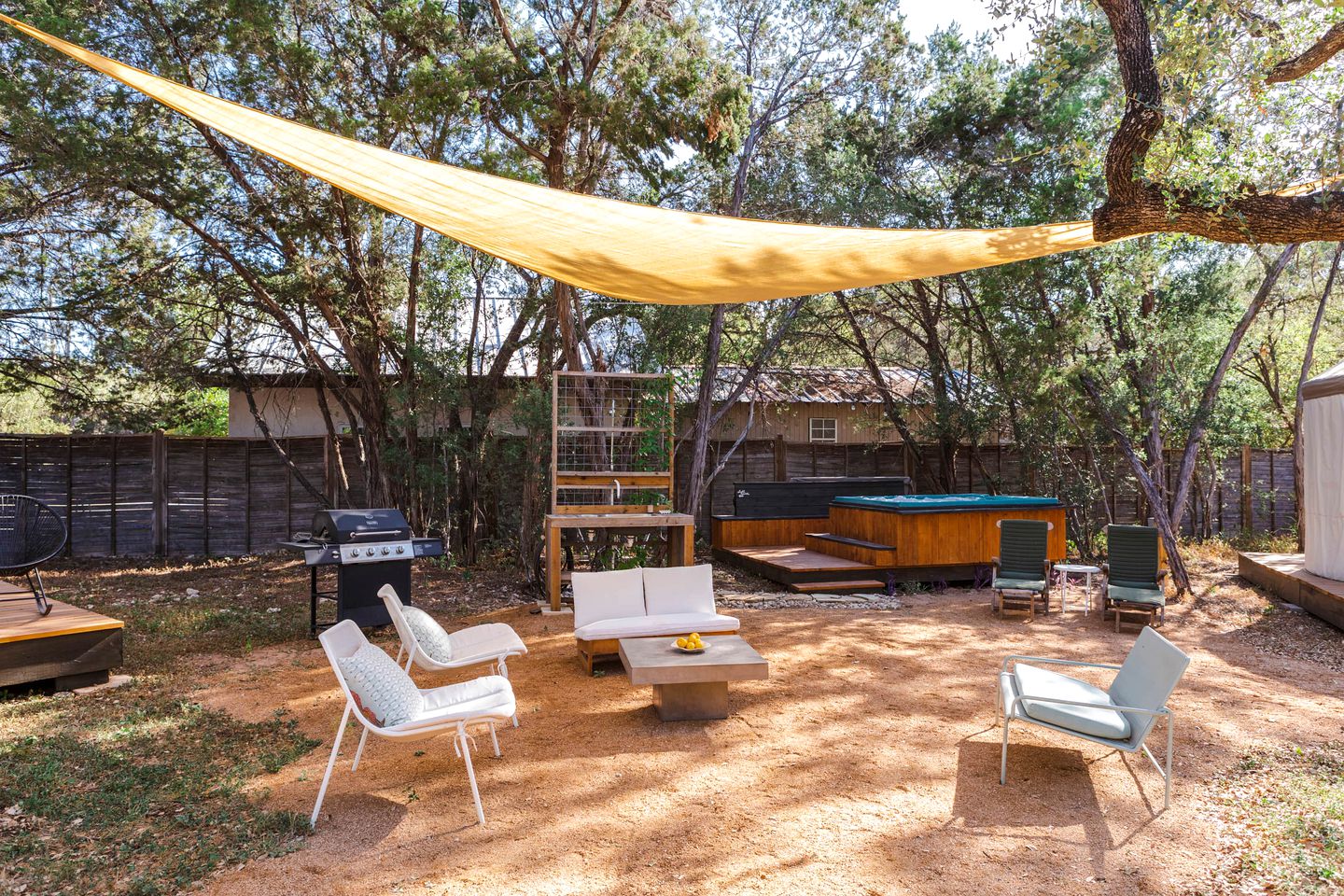 Delightful and Homey Yurt For Scenic Hiking and Relaxing Views of Lake Travis and Lake Austin in Lakeway, Texas