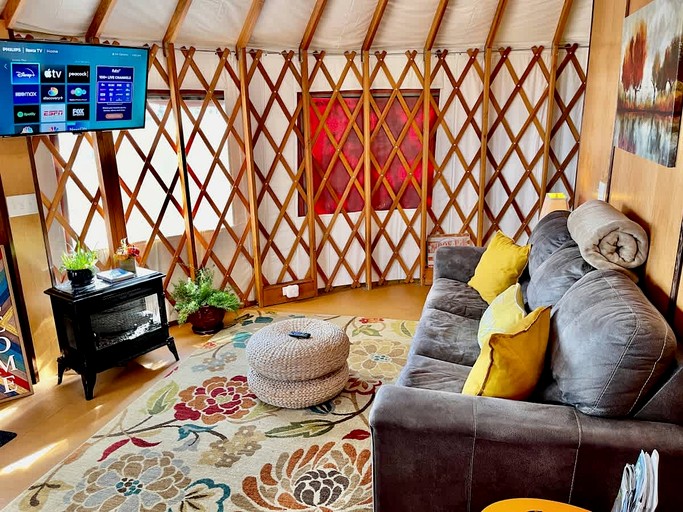 Yurts (United States of America, Rising Fawn, Georgia)