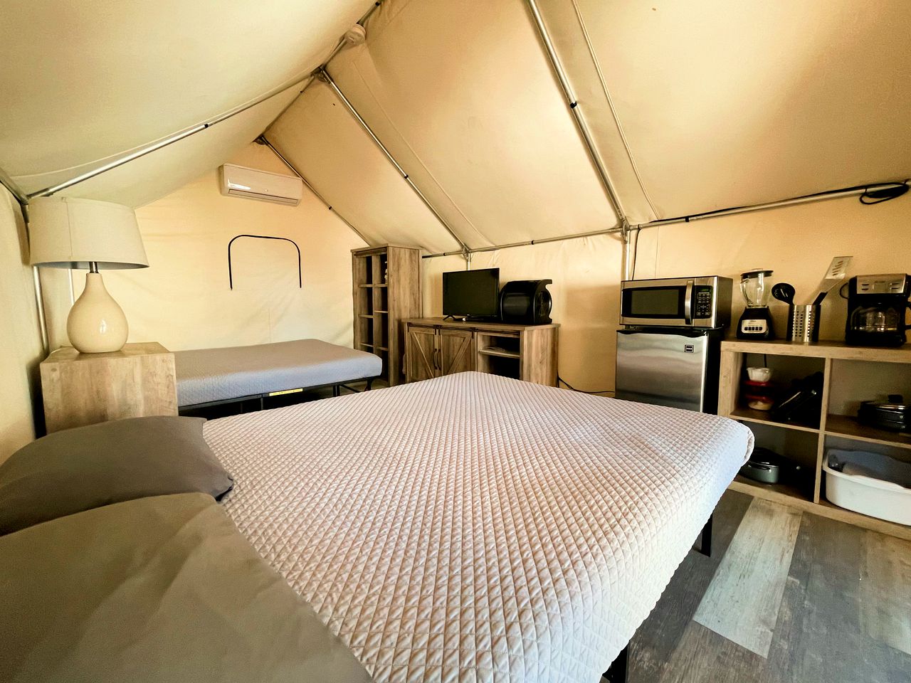 Fun-Filled Family Glamping Getaway: Charming Safari Tent on the San Marcos River near Kingsbury, Texas