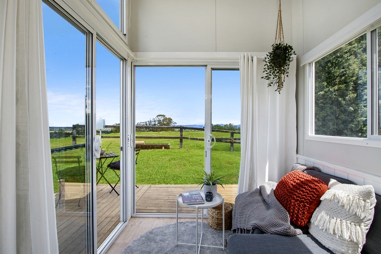 -- (Australia, --, --)