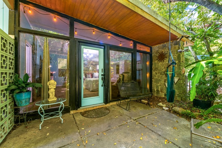 Charming Cottage Nestled Amidst Trees Close to Beach in Panama City Beach, Florida