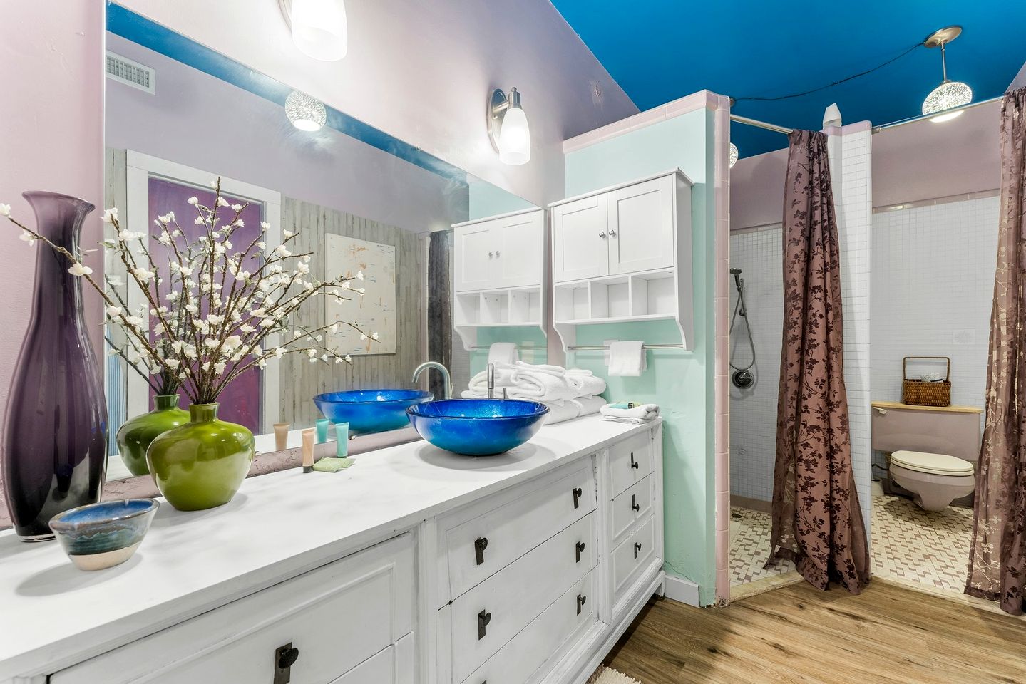 Charming Cottage Nestled Amidst Trees Close to Beach in Panama City Beach, Florida