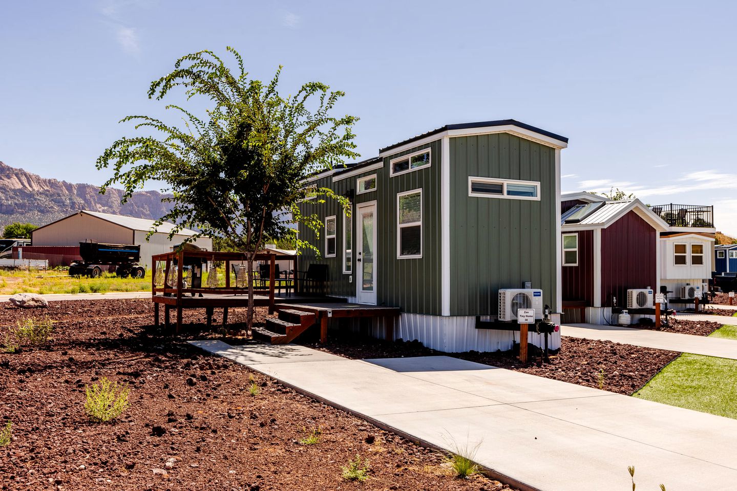 Apple Valley Oasis: Fully Equipped Modern Tiny House Escape