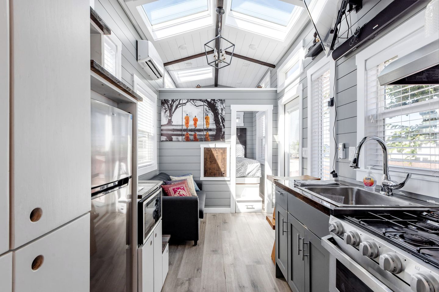 Apple Valley Oasis: Fully Equipped Modern Tiny House Escape
