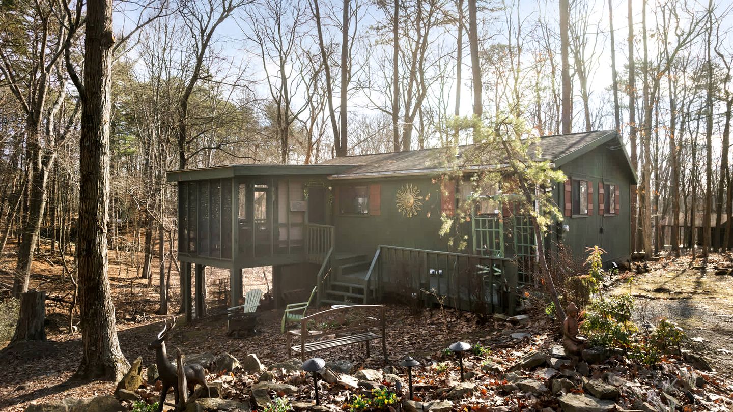 Blissful Zen Cabin Oasis near Cacapon River in West Virginia