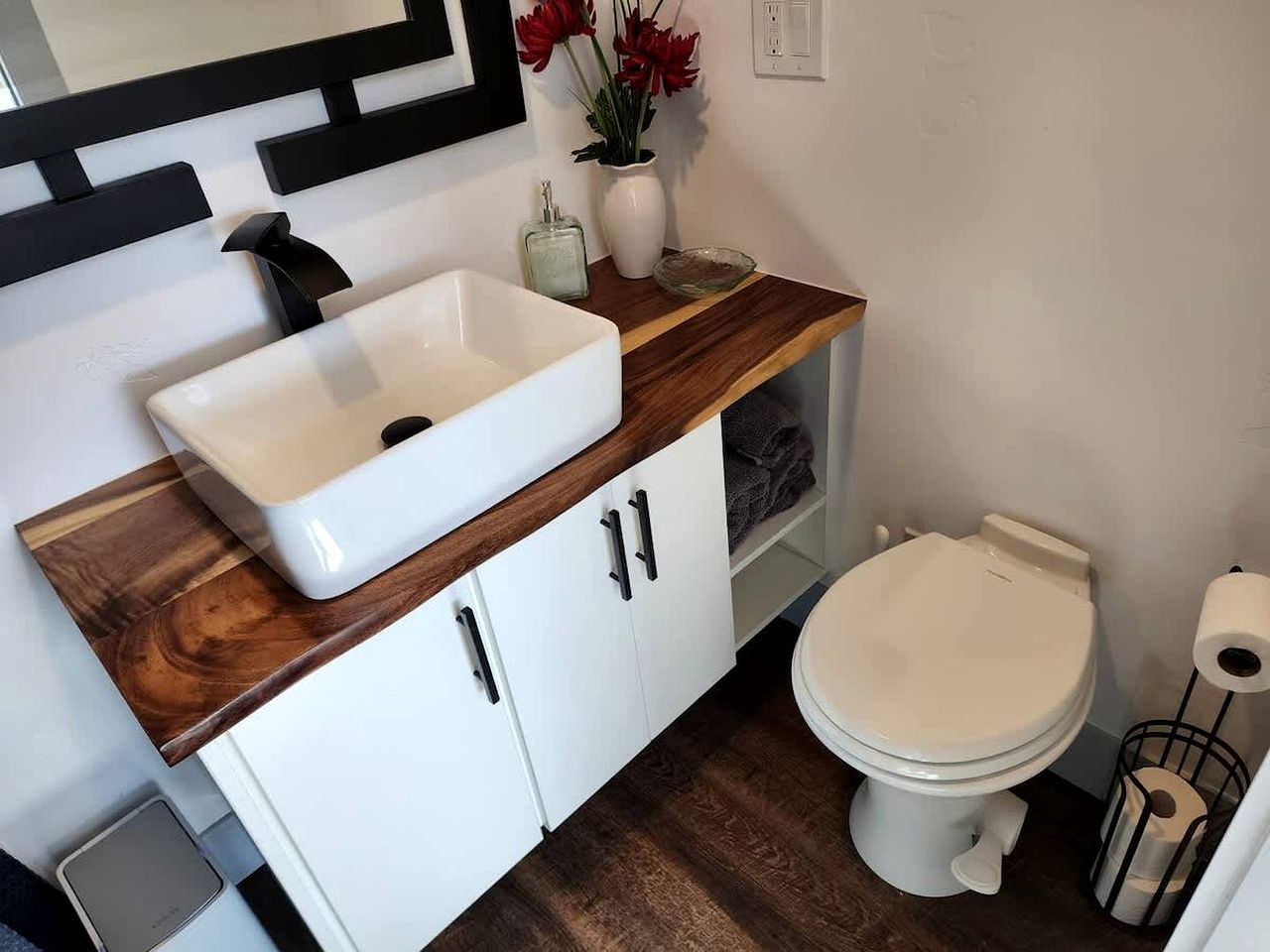 Stargazing Tiny Home with Private Deck & Hot Tub near Zion National Park, Apple Valley, Utah