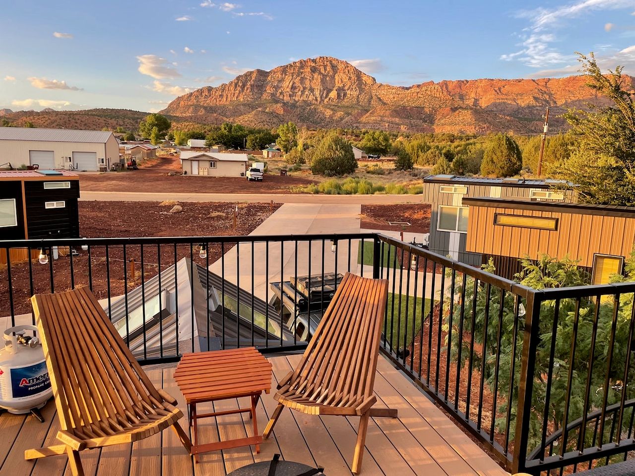 Scenic Desert-Modern Tiny Home with Private Hot Tub Near Zion National Park in Apple Valley, Utah