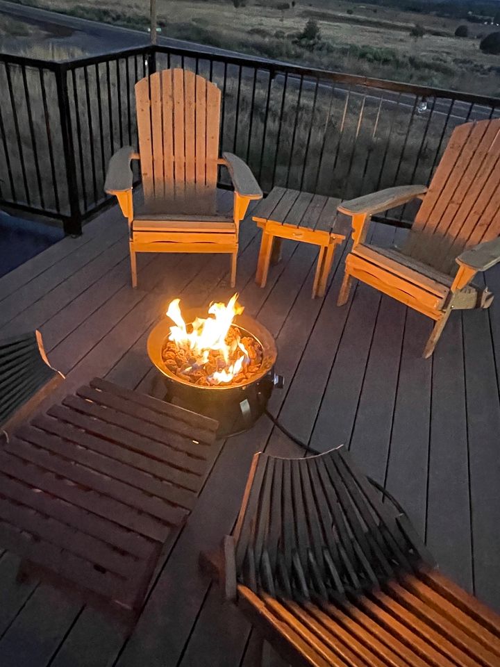 Scenic Desert-Modern Tiny Home with Private Hot Tub Near Zion National Park in Apple Valley, Utah