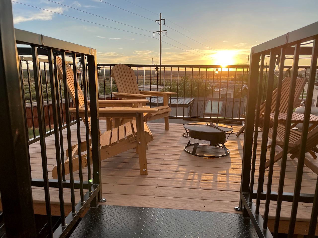 Scenic Desert-Modern Tiny Home with Private Hot Tub Near Zion National Park in Apple Valley, Utah
