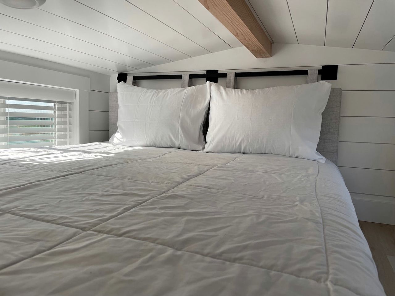 Scenic Desert-Modern Tiny Home with Private Hot Tub Near Zion National Park in Apple Valley, Utah