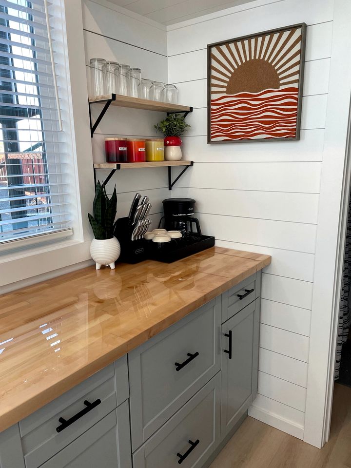 Scenic Desert-Modern Tiny Home with Private Hot Tub Near Zion National Park in Apple Valley, Utah