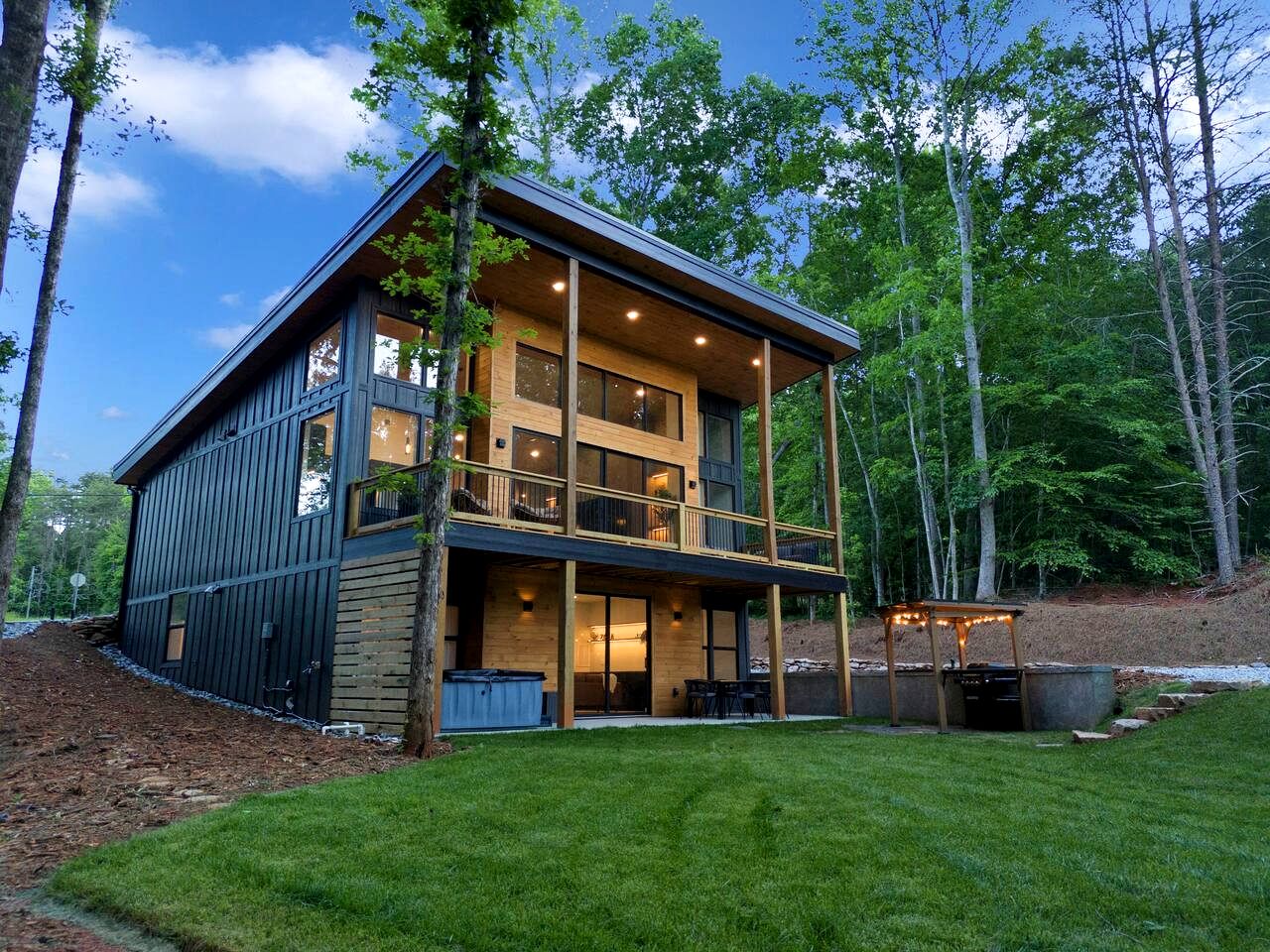 Luxury Mountain Retreat with Hot Tub Near Lake Hartwell & Clemson, SC