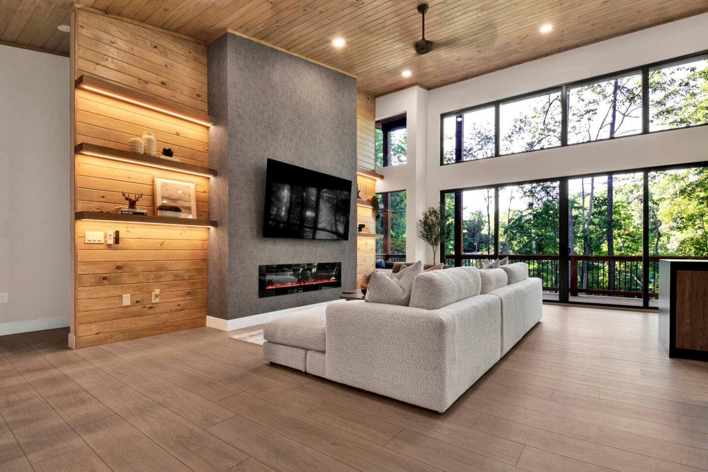 Luxury Mountain Retreat with Hot Tub Near Lake Hartwell & Clemson, SC