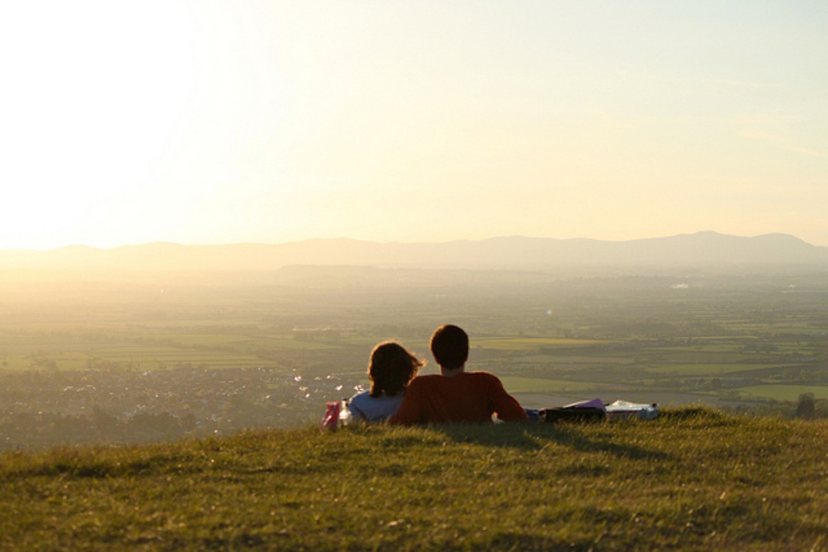 Счастливые люди на кухне. Couple live. Couple live. Couple live. Пара доверие.